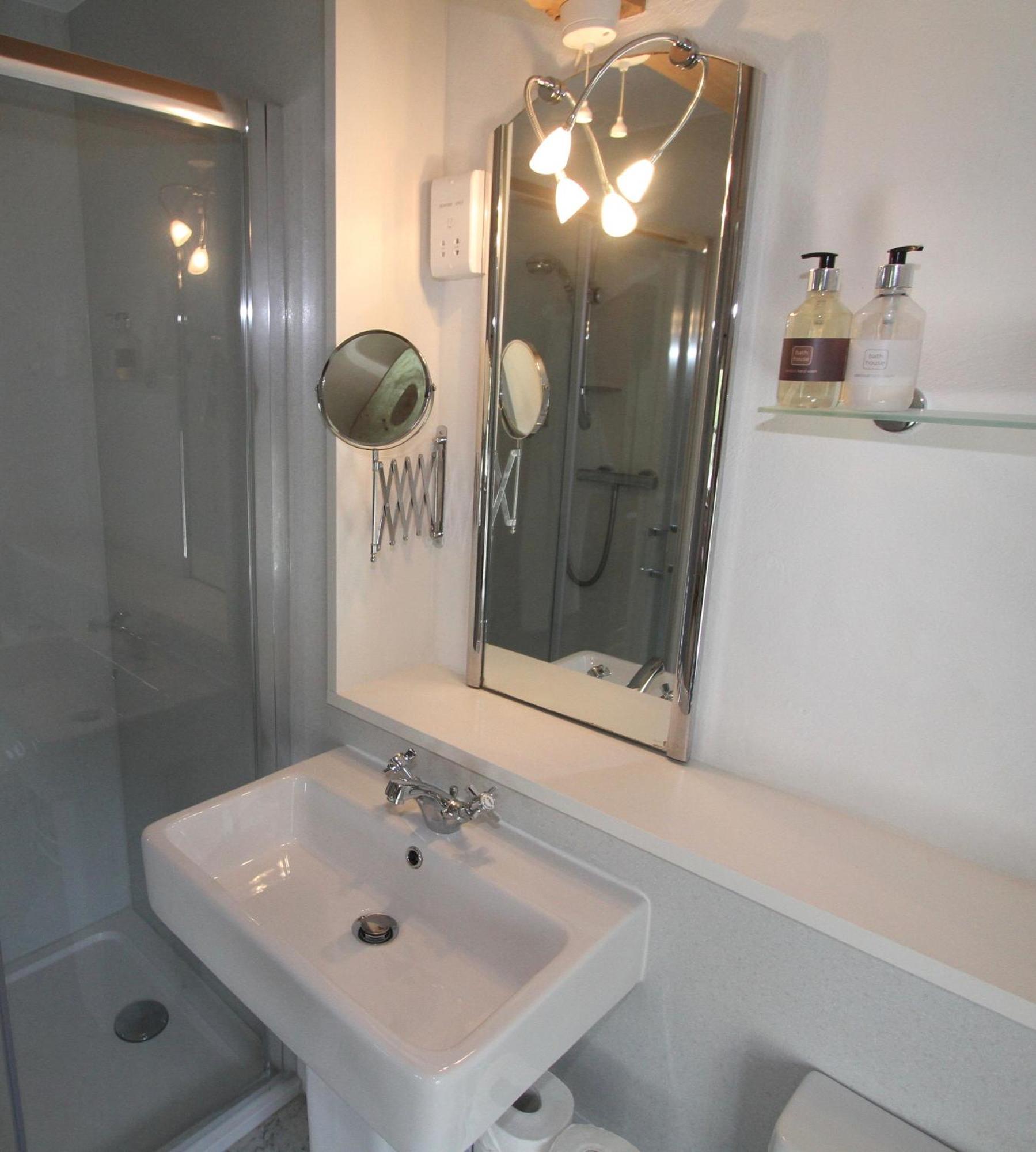 Hotel Ashfield House Grassington Zimmer foto A bathroom in a hotel